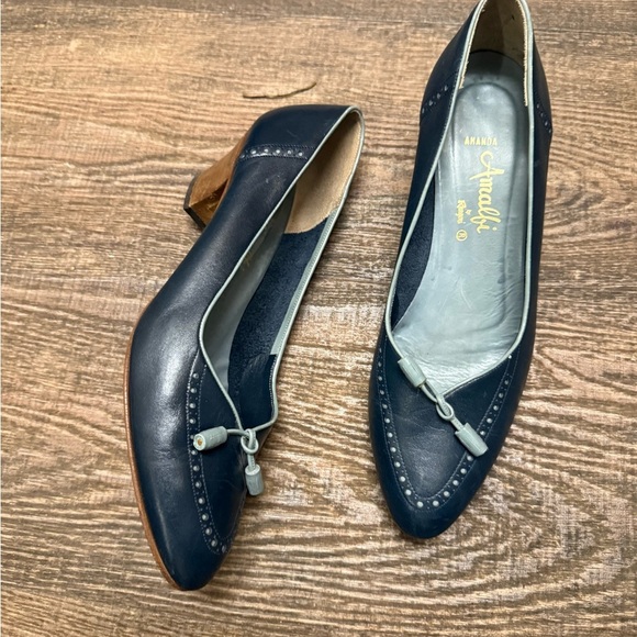 Amalfi 10.5B “Amanda” EUC Blue tassel small heels with  Decorative Perforations - Picture 11 of 14